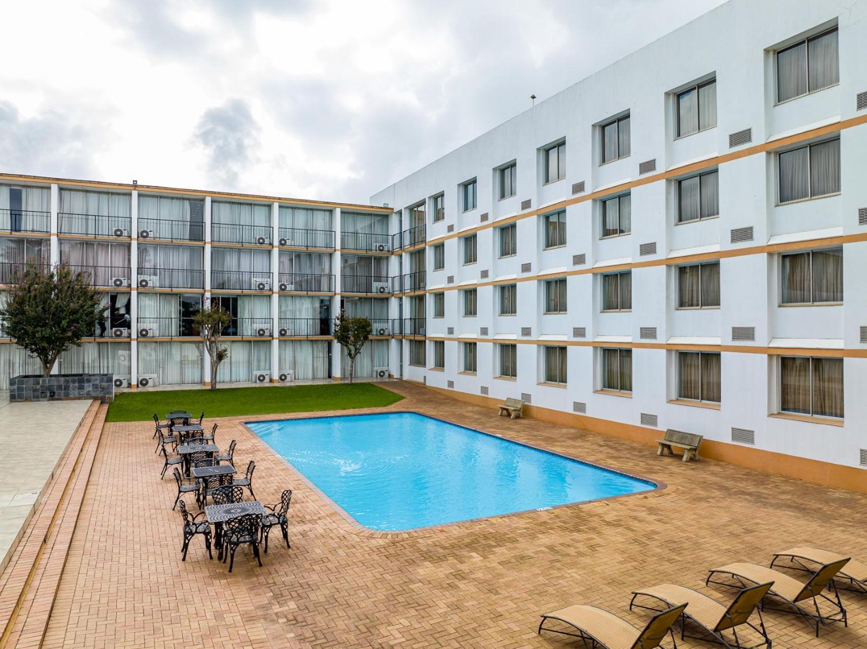 African Sky Ermelo Inn Exterior foto
